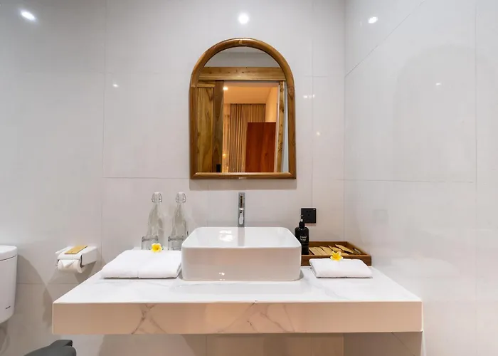 Kubu Kaca Bed & Breakfast